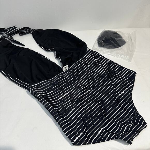 NEW without tags! COCOSHIP Black & White One Piece Backless Sexy Swimsuit XL - Picture 6 of 7